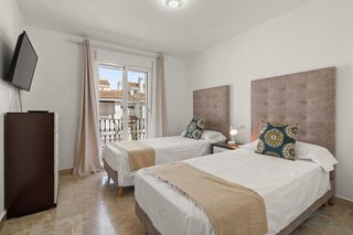 Casa adosada en alquiler en La Dama de Noche-La Alzambra en Marbella