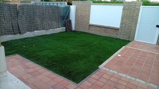 Césped artificial verde 692443514
