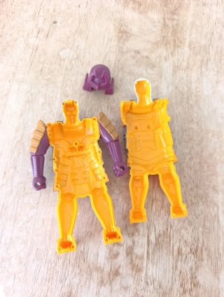 Bludgeon G1 Transformers Pretenders Hasbro muñeco