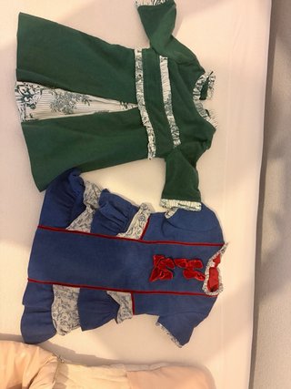 Lote Bebé: Saco Invierno y 2 Vestidos