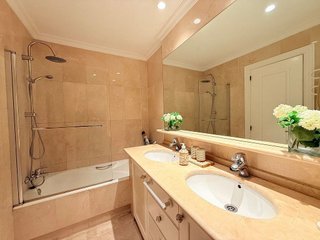 Piso en alquiler en Puerto Banús en Marbella