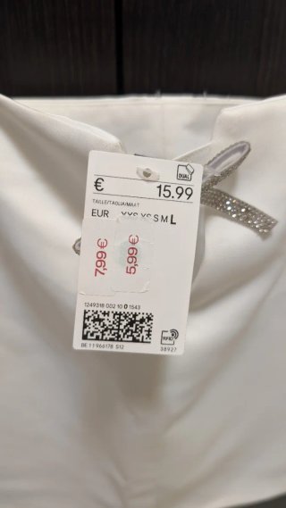 Top Blanco con Lazo de Pedrería