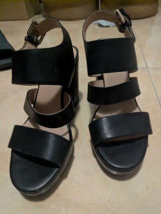 Sandalias negras de tacón