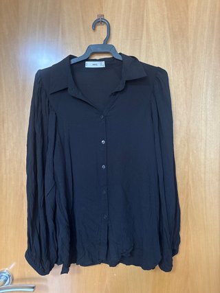 Camisa negra Mango semitransparente