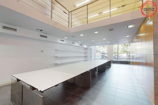 Local comercial en alquiler en Ensanche en Pamplona