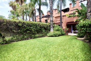 Casa adosada en alquiler en Lomas de Marbella Club en Marbella