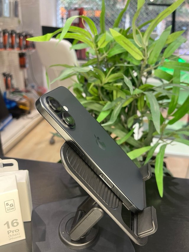 iPhone 16 Negro