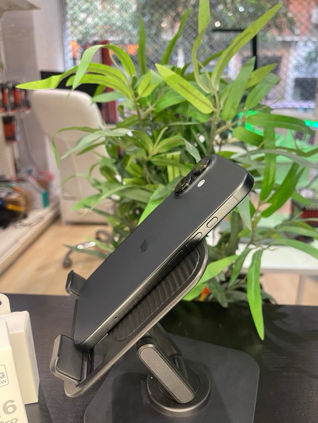 iPhone 16 Negro