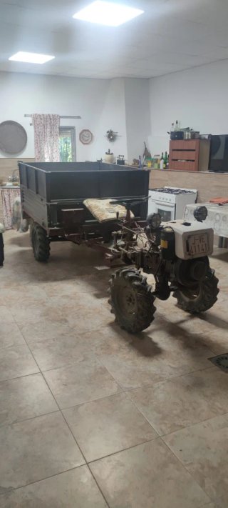 Motocultor con remolque