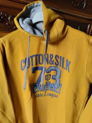 Felpa con cappuccio giallo senape