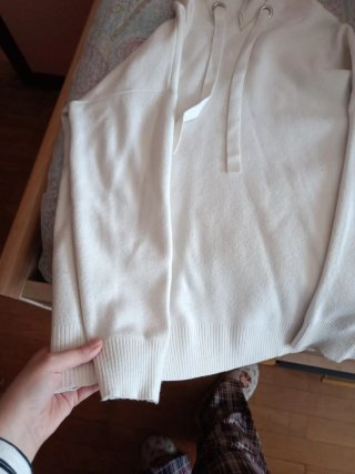 Sudadera con capucha blanca
