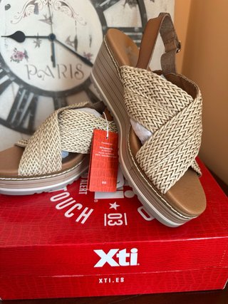 Sandalias Xti Beige y Marrón