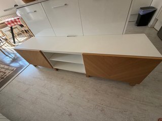 Mueble TV Ikea Blanco y Madera