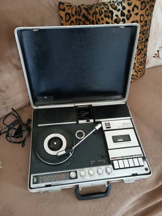 Lettore musicale Sanyo valigetta