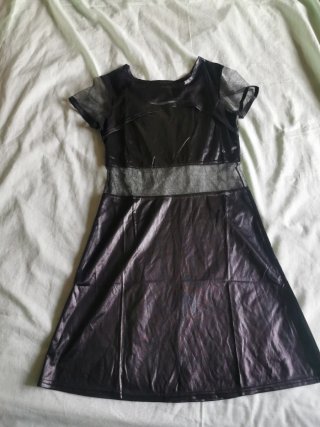 Vestido Negro con Detalles de Malla