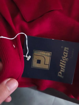 Jersey Rojo de Cuello en V