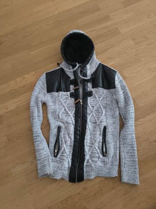 Chaqueta de Lana con Detalles en Cuero