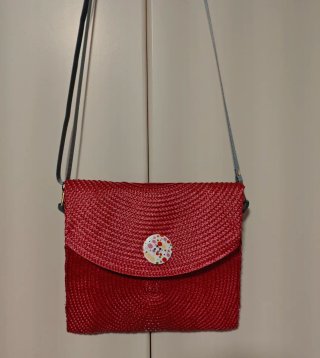 Bolso de hombro rojo