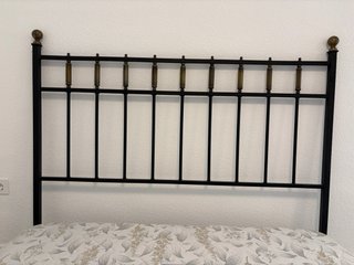 Cabecero de metal 156cm de ancho