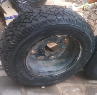 Rueda PIRELLI L5 215/75-R16 Nueva a estrenar