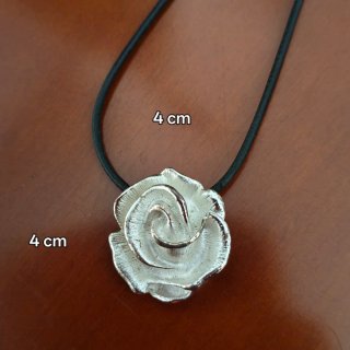 Colgante con Rosa Plateada