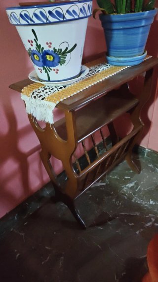 Mesa Revistero Vintage de Madera