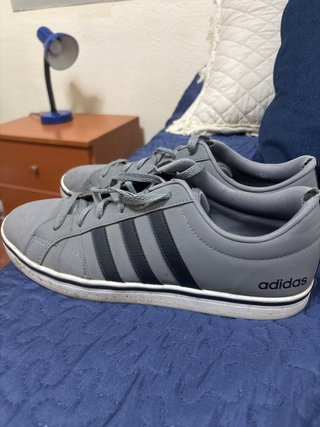 Zapatillas Adidas Grises y Negras