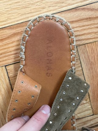 Sandalias de piel con tachuelas