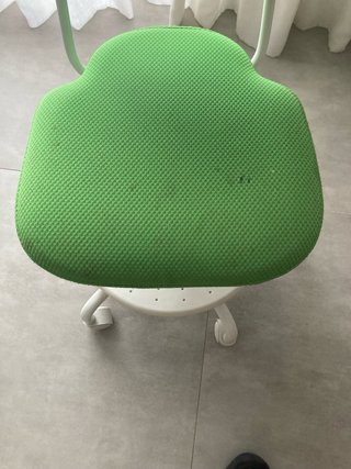 Silla giratoria IKEA verde y blanca