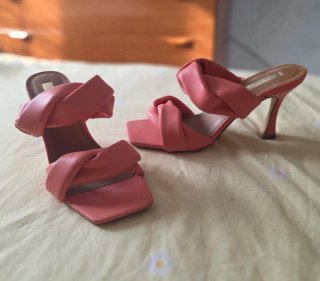 Zapatos de tacón rosa