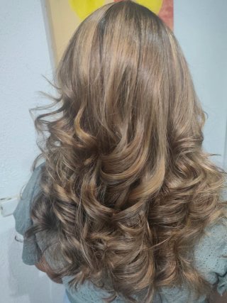 Soy peluquera con 17 años de experiencia