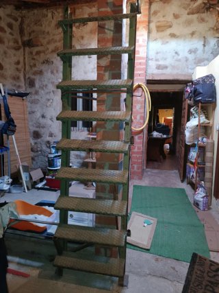 Escalera de hierro para exterior