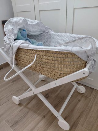 Moisés de Bebé con Estructura Blanca