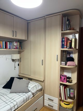 Dormitorio juvenil con cama nido,escritorio,silla