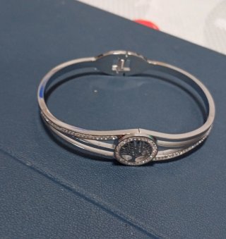 Pulsera rígida plateada con árbol de la vida
