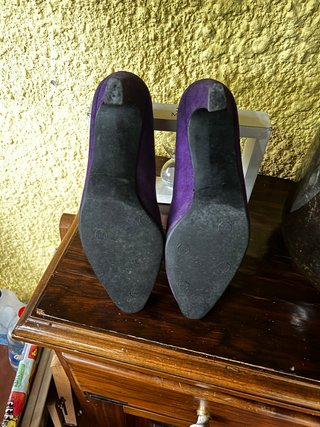 Zapatos de salón estilo vintage en ante o serraje