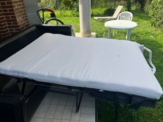 Sofá-cama de polipiel negro