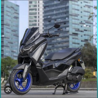 Yamaha NMAX Scooter Negro y Azul