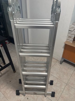 Escalera multiusos plegable