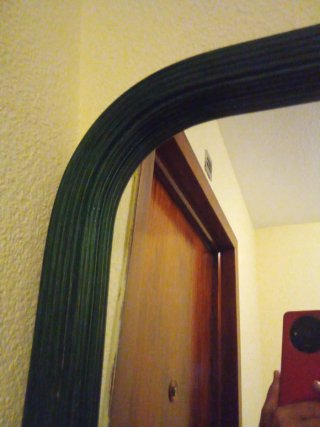 Mueble de entrada con espejo y cajones y perchero
