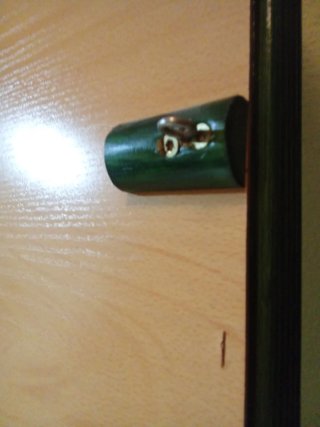 Mueble de entrada con espejo y cajones y perchero