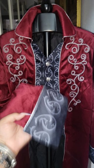 Chaqueta gótica bordada
