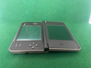 Nintendo DSi XL UTL-001 EUR Negra/Plateada