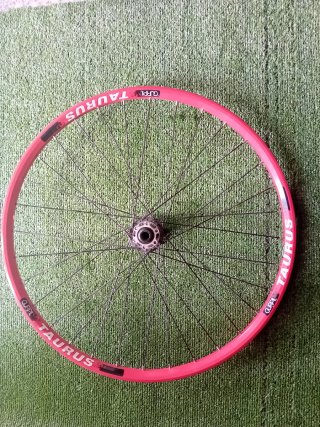 Rueda delantera Gurpil Taurus 26” eje 15