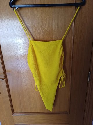 Body Amarillo Bershka