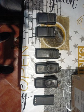 Lote de 5 Walkie Talkies Kenwood y Catta
