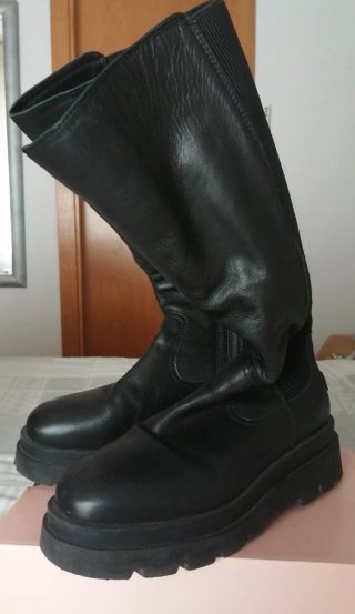 Botas de piel negras