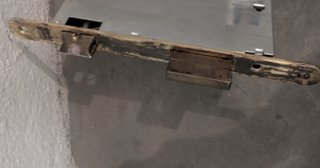 Serratura da infilare per porte in legno