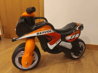 Moto correpasillos Repsol