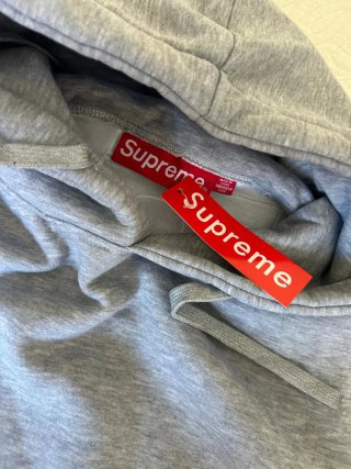 Sudadera Supreme Gris Logo Vertical